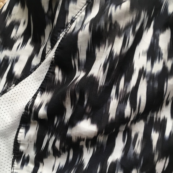 Nike running shorts - Picture 2 of 3